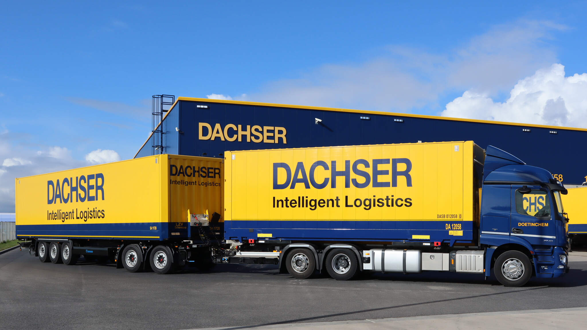 DACHSER reforça frota de longa distância com mega-camiões